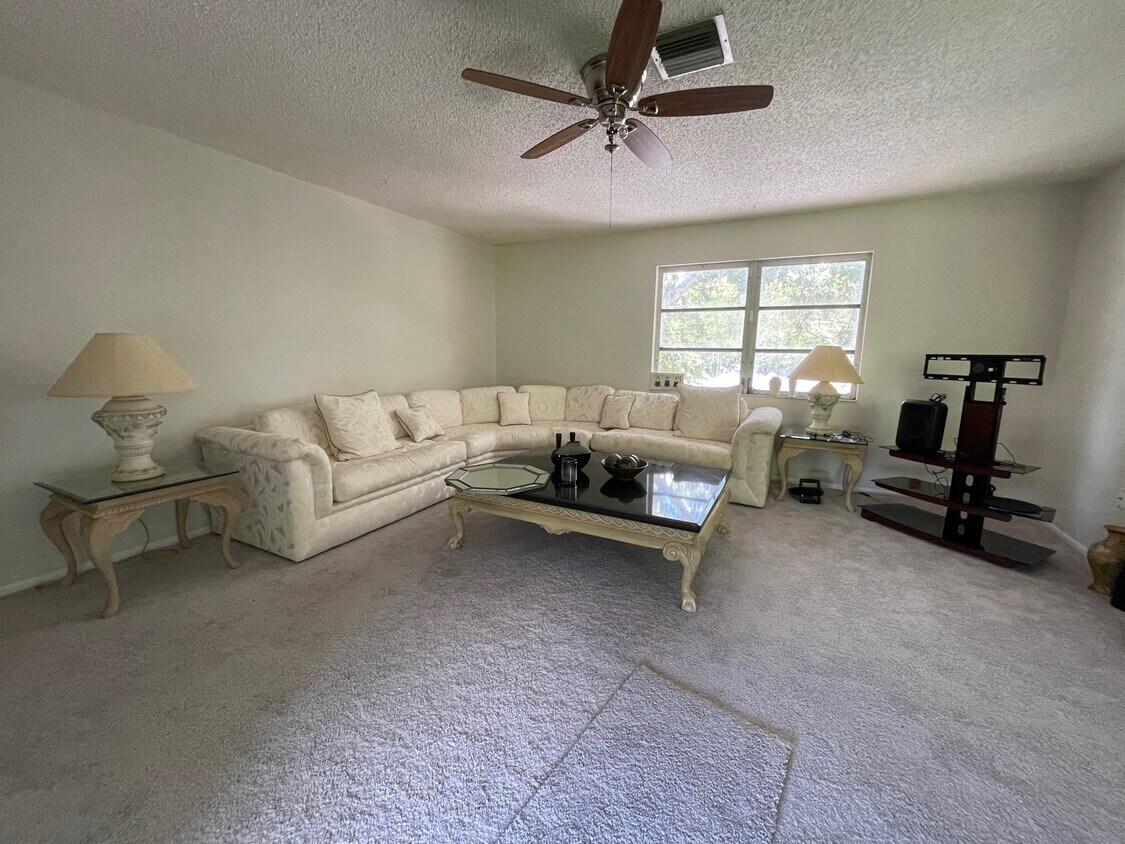 Foto principal - 7091 Brentford Rd