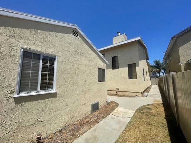 Building Photo - CRENSHAW