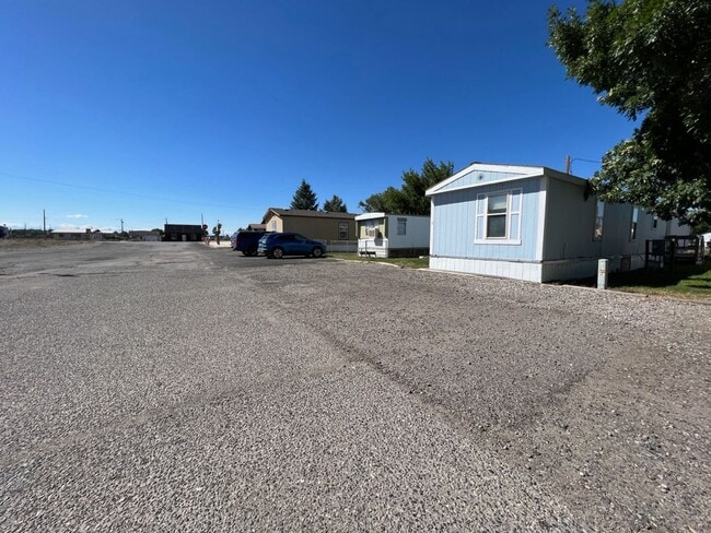 Building Photo - 3 Bedroom 2 Bath Trailer for Rent