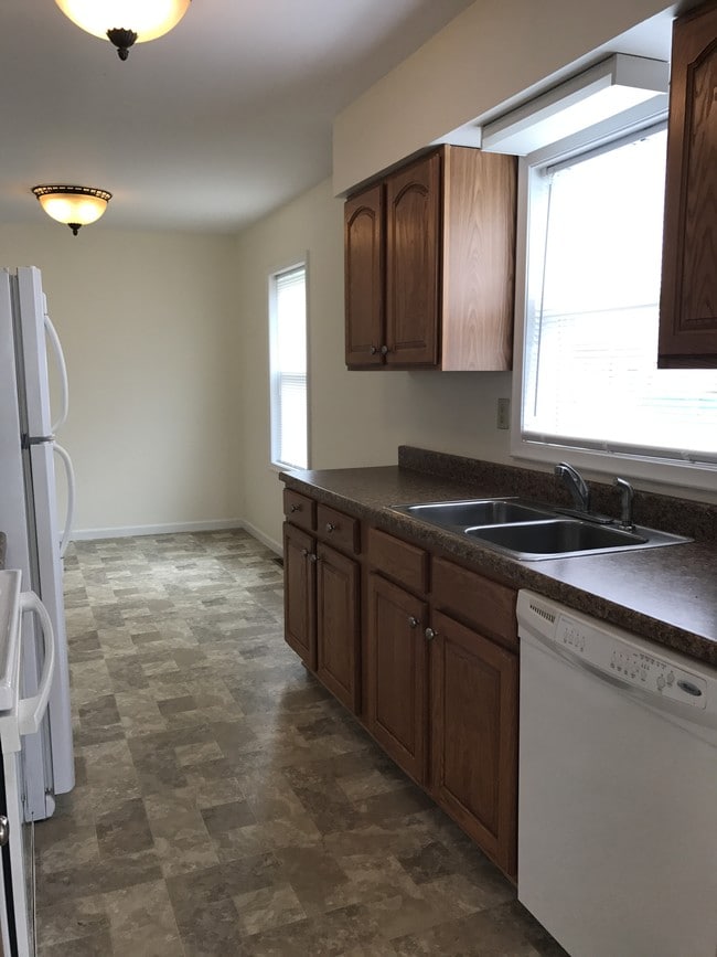Kitchen - 733 Rockwell Ave
