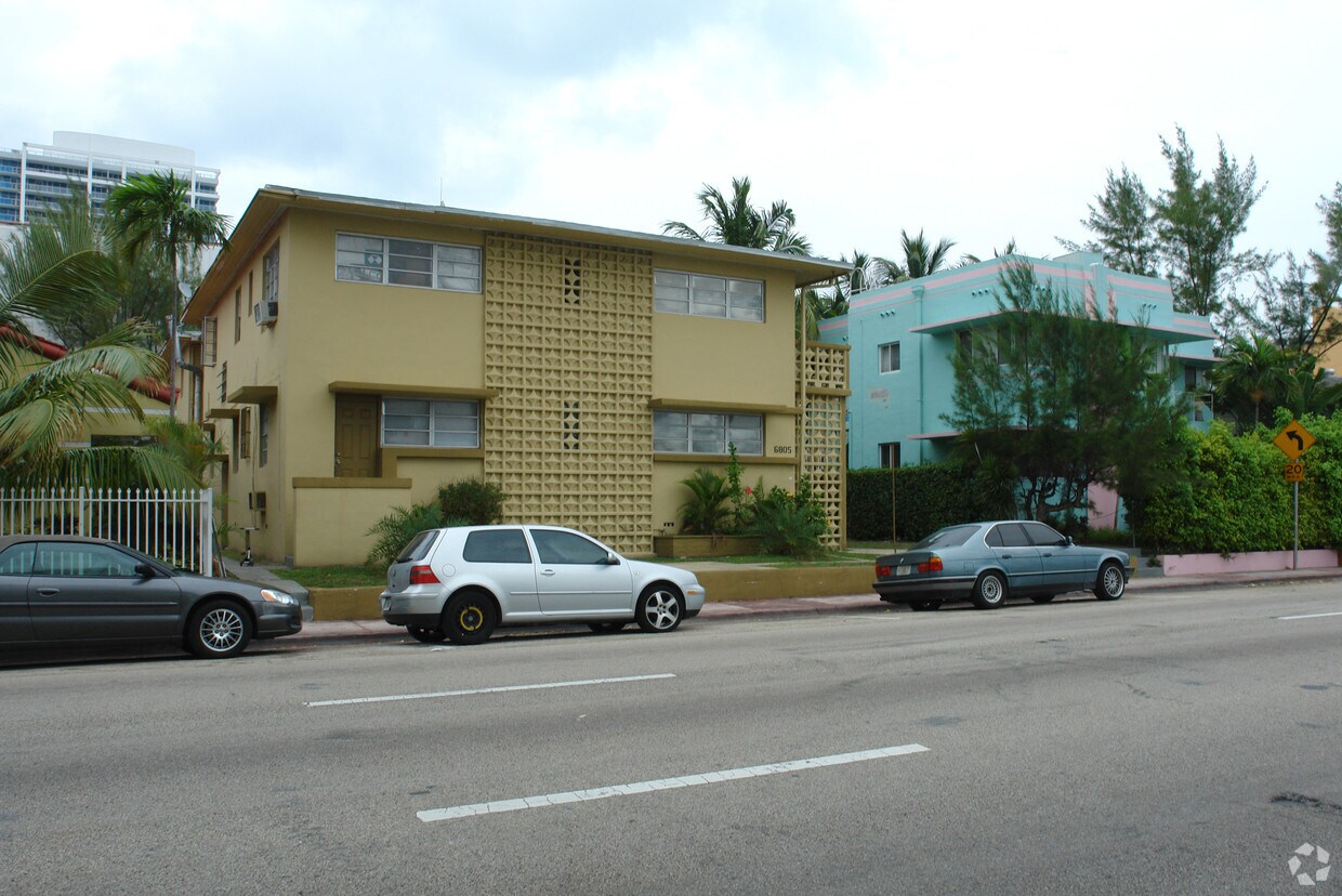 Foto del edificio - 6805-6807 Abbott Ave