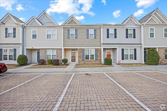 Building Photo - 8860 Commons Townes Dr