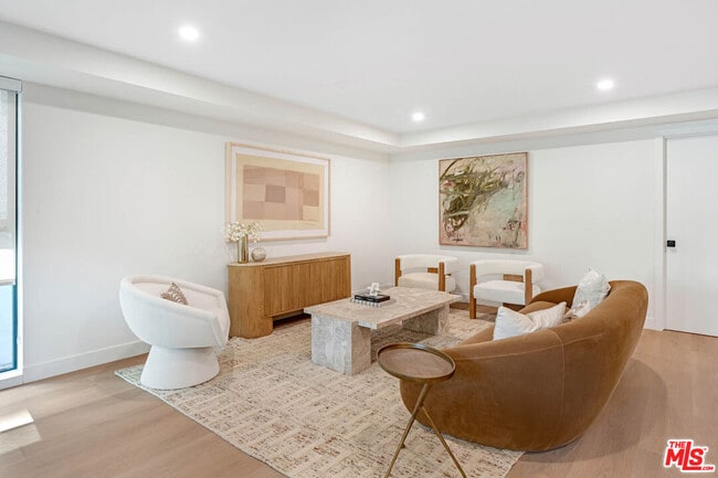 Building Photo - 350 N Palm Dr