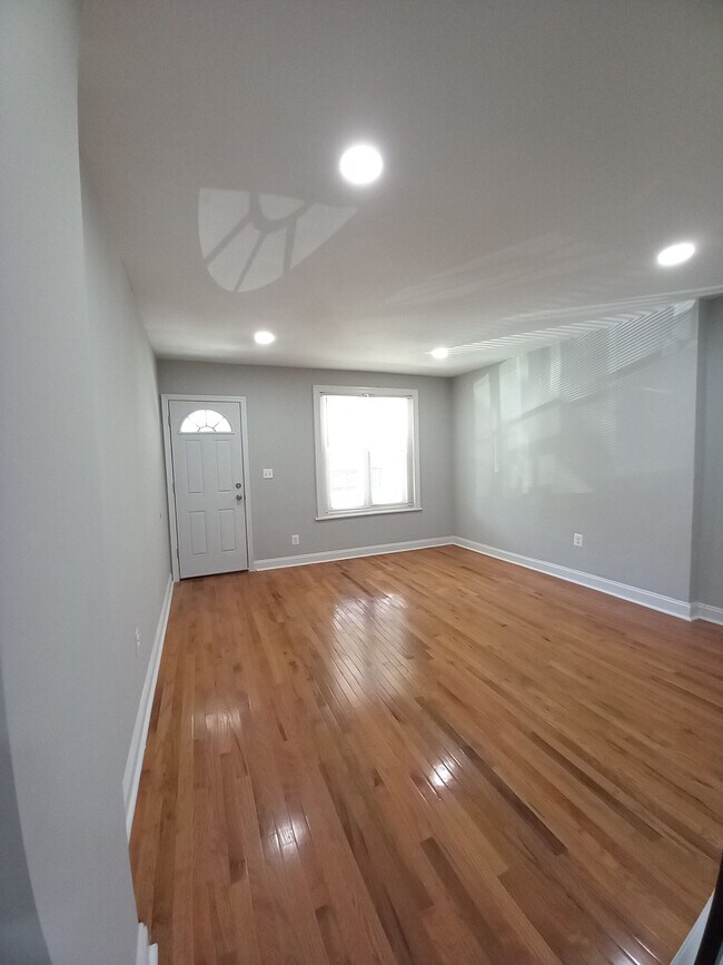 Building Photo - 5537 Boyer St