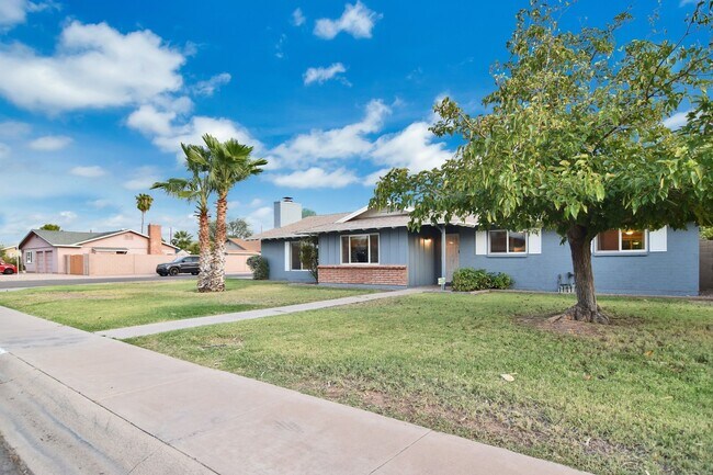 Building Photo - Gorgeous 4 bed 3 bath with pool in Tempe!