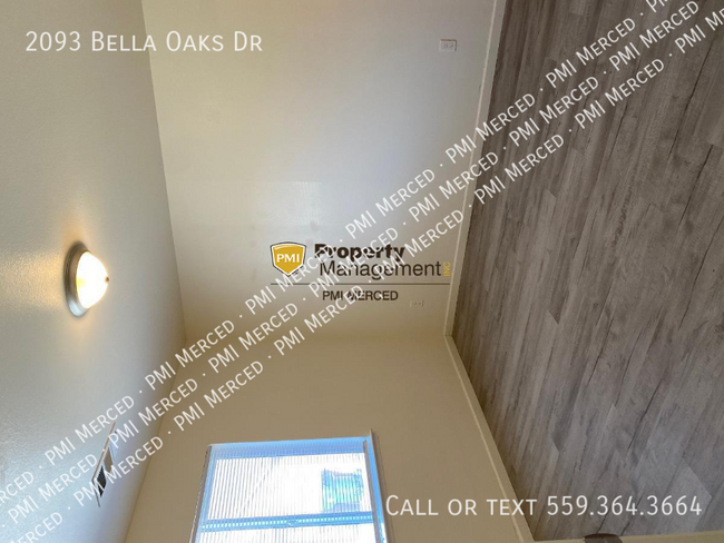 Building Photo - Bright & Freshly Updated 3BR, 2BA Condo