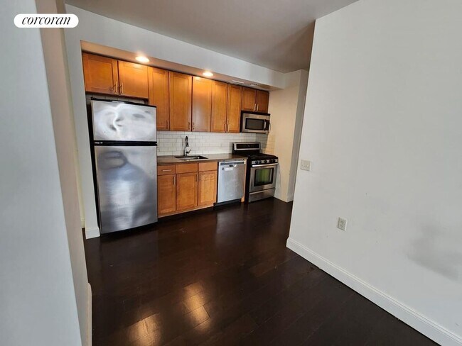 Foto del edificio - 327 E 101st St