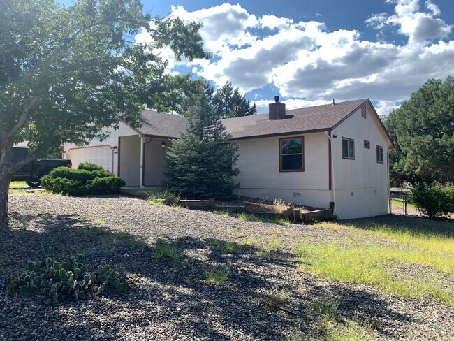 Propiedad en esquina. Muy privada. - 1903 Cedarwood Dr