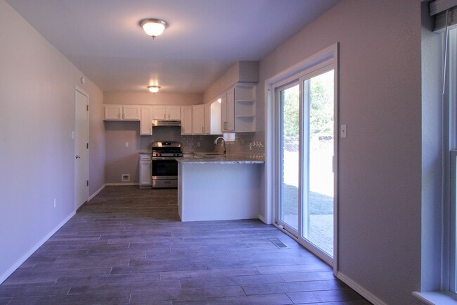 Building Photo - Freshly Remodeled & Ready For You To Call Home!