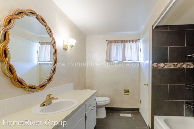 Building Photo - 3 br, 2 bath House - 4214 E Carlisle Ave
