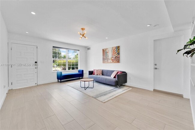 Foto del edificio - 1089 NE 110th St