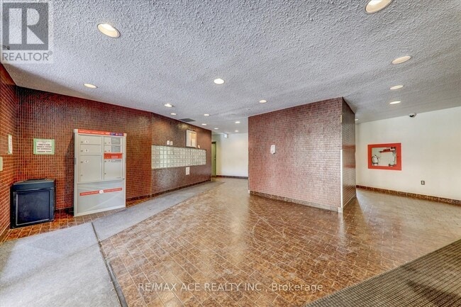 Building Photo - 100-2100 Mornelle Ct