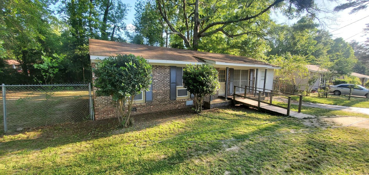 Primary Photo - 5028 Shirley Ann Dr