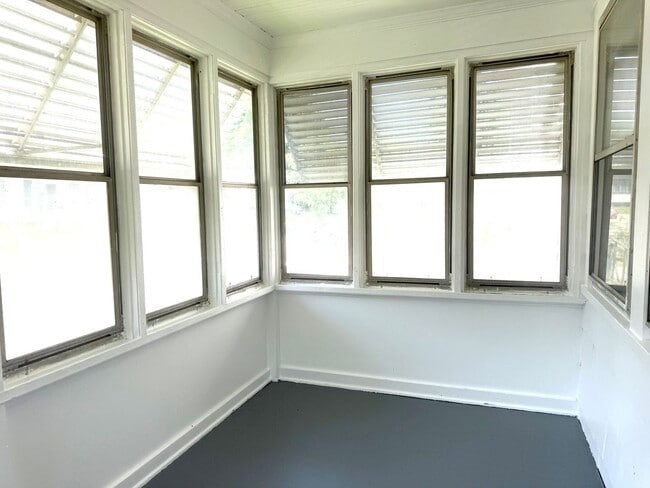 Building Photo - 14 Admiral Park