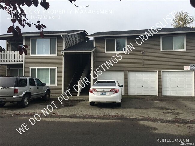 Foto del edificio - NEW PRICE! Cute & Updated Top-Floor 2-Bedr...