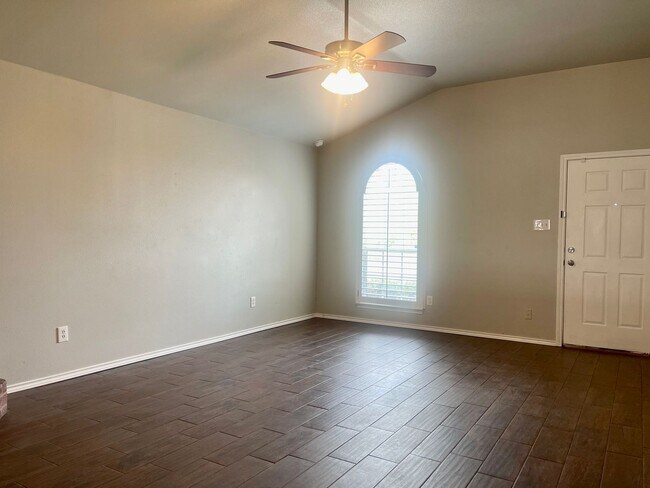 Foto del edificio - All the Extras! Super Nice Remodeled 3/2/2...