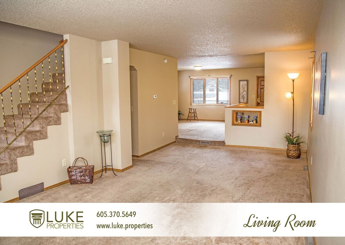 Primary Photo - 1424 E 4th St