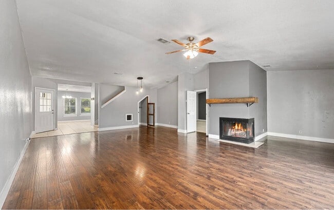 Building Photo - 9735 Fortune Ridge Dr