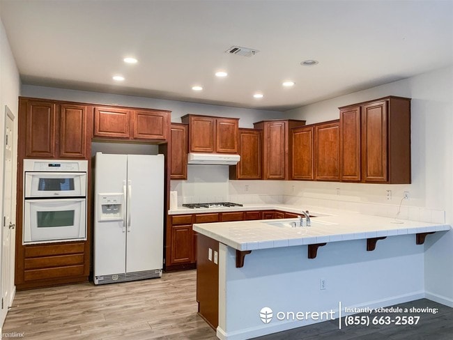 Building Photo - 4 br, 2.5 bath House - 658 Woodland Terrace -