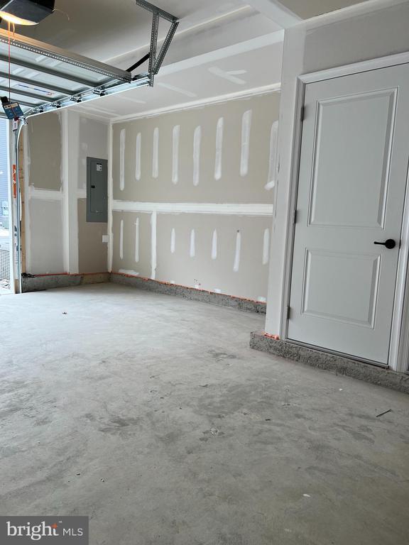 Building Photo - 39 Sidney Ln