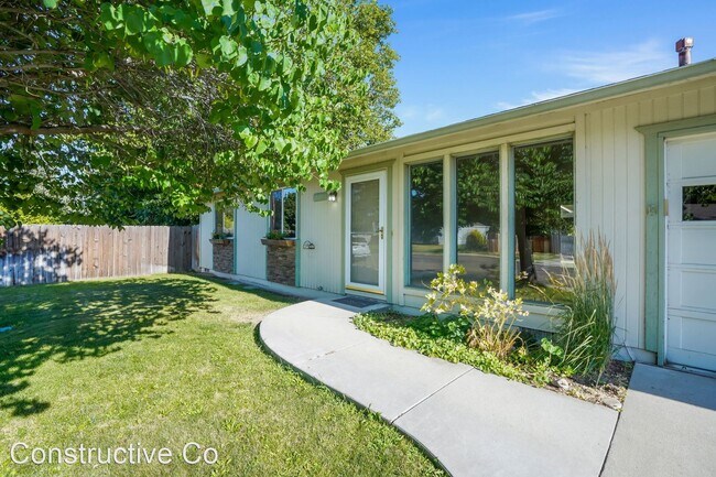 Building Photo - 3 br, 1 bath House - 10105 W Granger Avenue