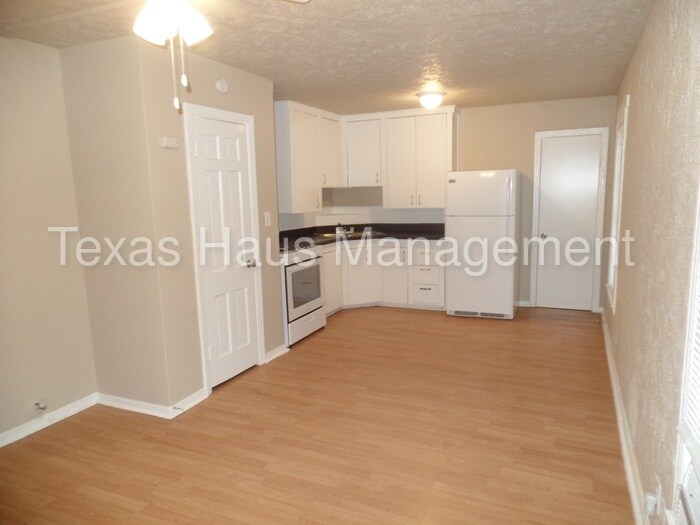 Building Photo - 5623 Ezell St