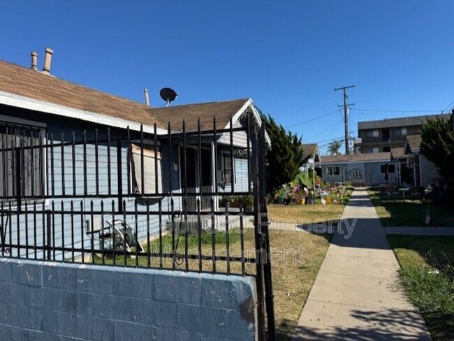 Foto del edificio - 2520 E Anaheim St
