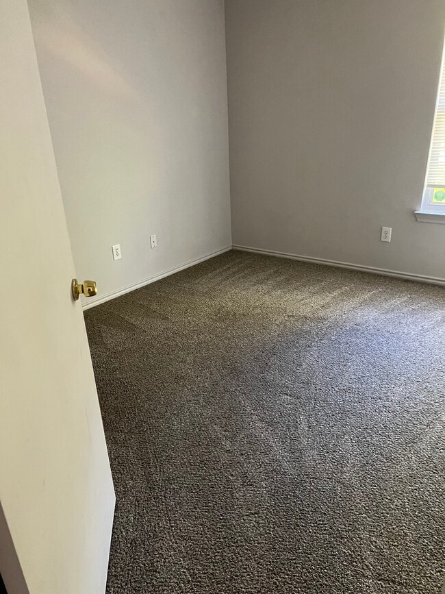 Building Photo - 1201 Village Garden Dr
