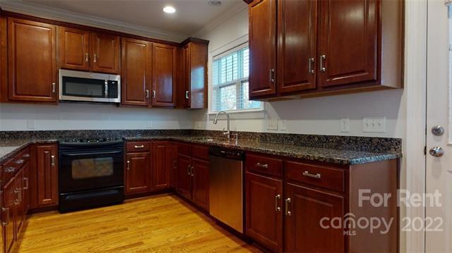 Building Photo - 311 Woodvale Pl