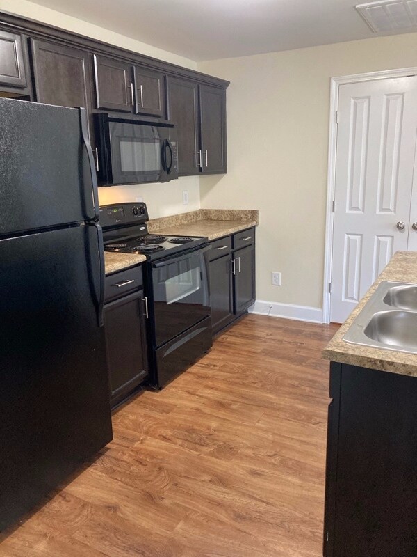 Foto del edificio - 8205 Lenox Creekside Dr