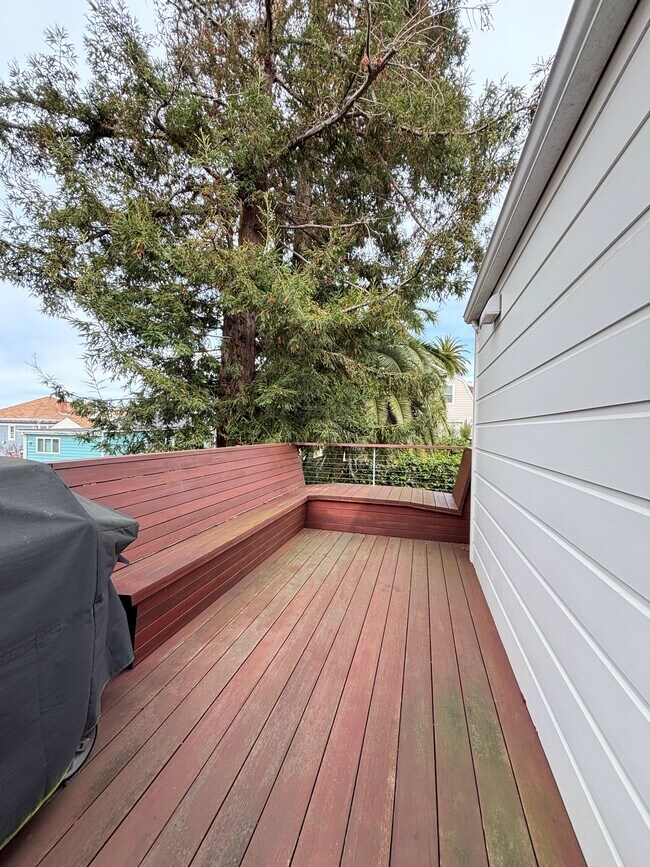 Foto del edificio - 1566 Newcomb Ave