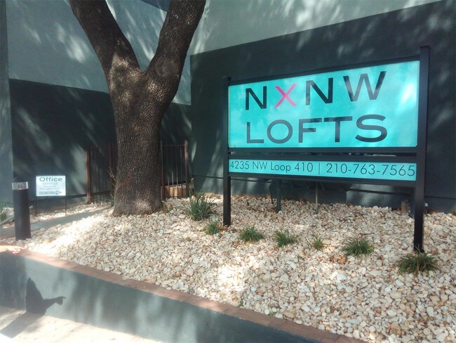 Foto del edificio - 4235 NW Loop 410