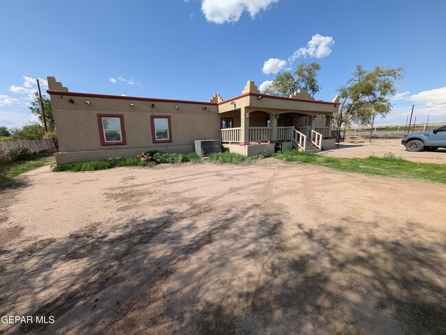 Building Photo - 13821 Villalobos Rd