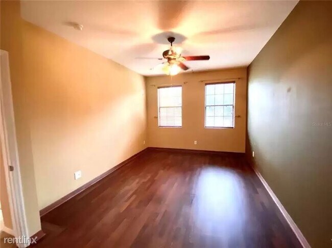 Building Photo - 3 br, 2.5 bath Townhome - 1011 Tullamore Dr