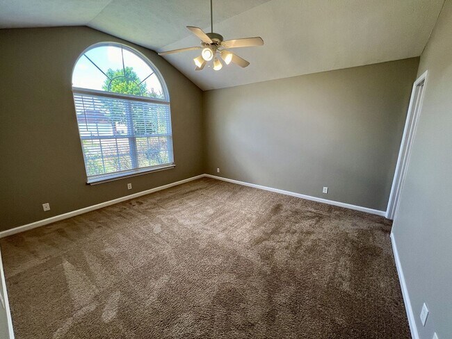 Building Photo - All Blackman Schools.  3 or 4 Bedrooms.  3...