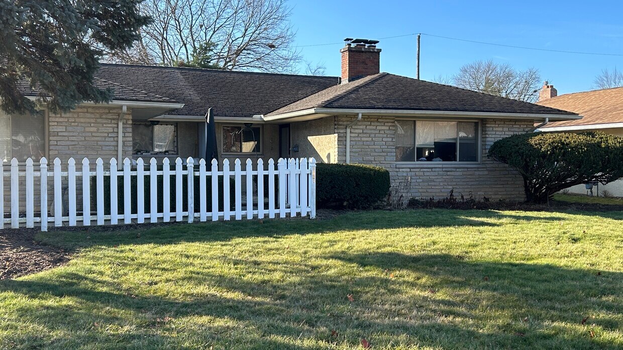 Primary Photo - 1841 Ridgecliff Rd