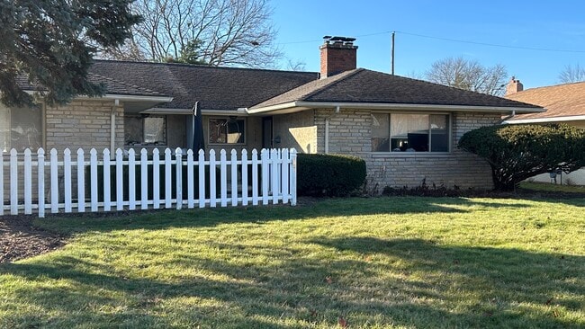 Building Photo - 1841 Ridgecliff Rd