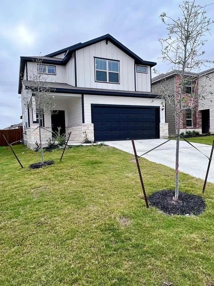 Foto principal - 312 Black Alder St