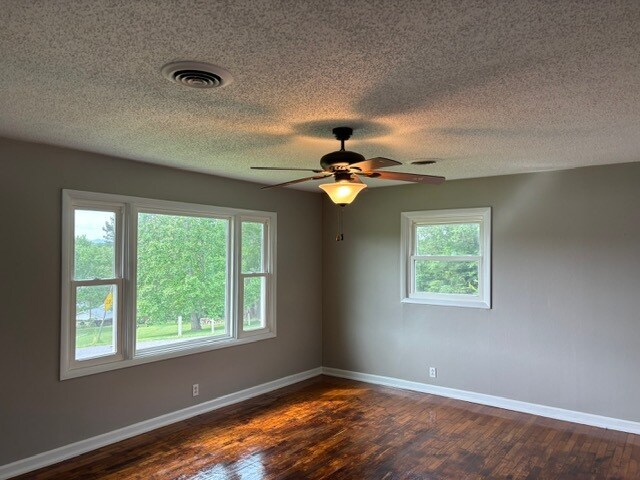 Foto del edificio - 100 Hixon Cir