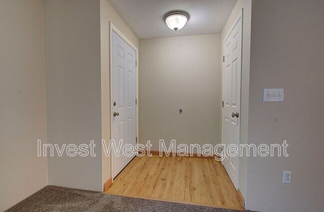Foto del edificio - 3903 E 18th St