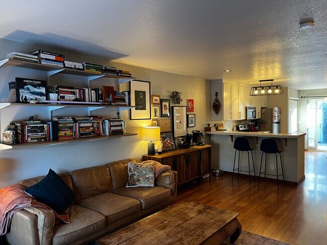 Building Photo - 3718 SE 33rd Pl