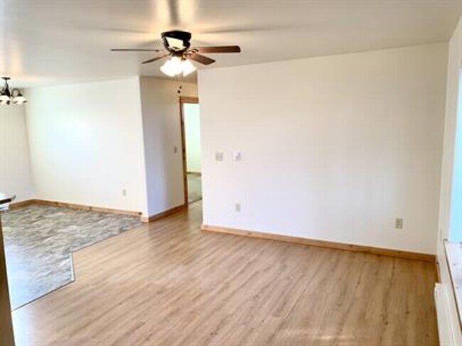 Foto del edificio - 195 Silsbee Ave