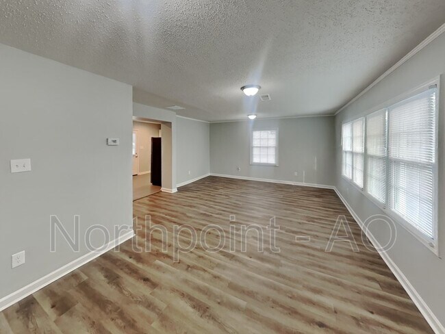 Foto del edificio - 244 Richardson Rd NW