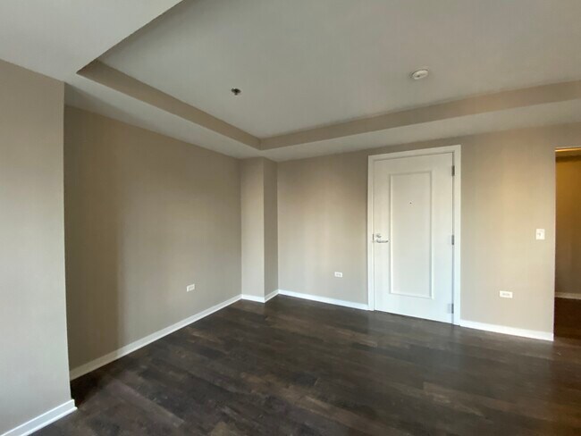 Building Photo - 180 N Wells St