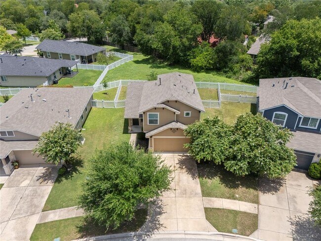 Foto del edificio - 505 Trinity Bend