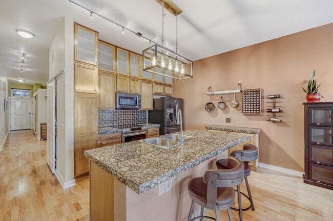 Foto del edificio - 7240 W Custer Ave