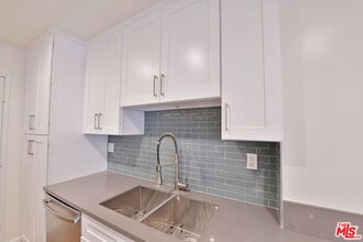 Building Photo - 136 S Palm Dr