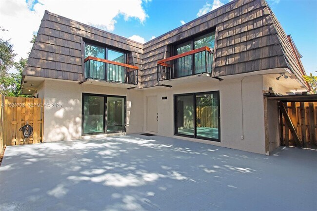 Foto del edificio - 4059 Palm Bay Cir