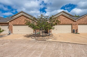 Building Photo - 2060 Glencove Dr