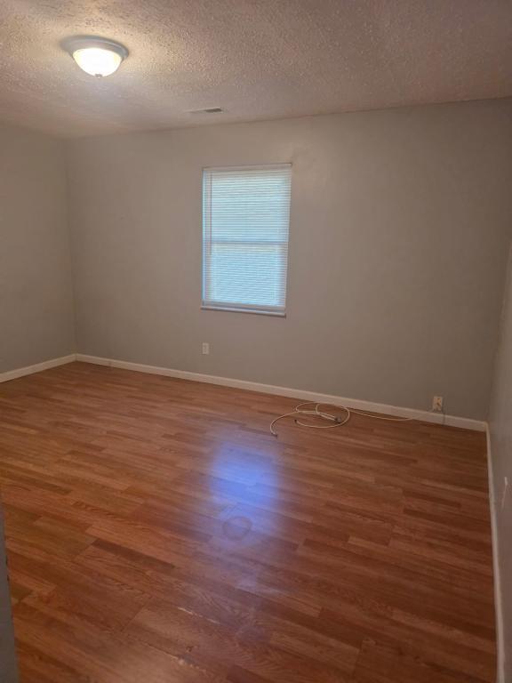 Building Photo - 2013 Maple Tree Ln